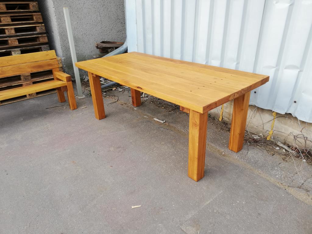 Parkový stůl